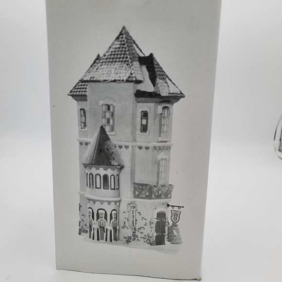 Dept 56 Tin Soldier Shop North Pole Village Lighted Christmas Building - 1995 - Picture 8 of 8